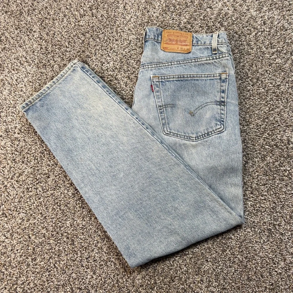 Vintage Levi's 550 Men's 35x32‎ Jeans USA Made Relaxed Fit Light Wash Denim 90s